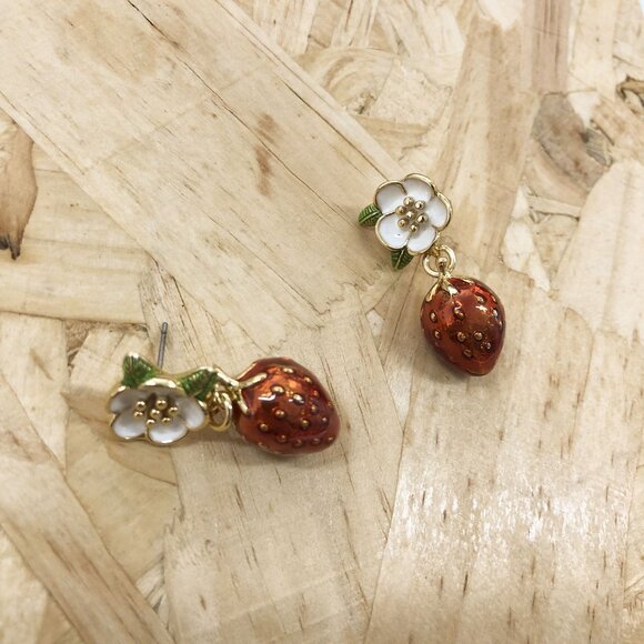 NEW Kate Spade Picnic Perfect Strawberry Red Earrings - Picture 3 of 4